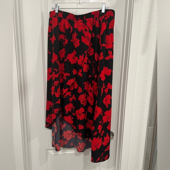 Beautiful red and black asymmetrical skirt. - Picture 6 of 6